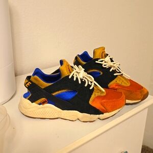 Nike womens Huaraches, size 9